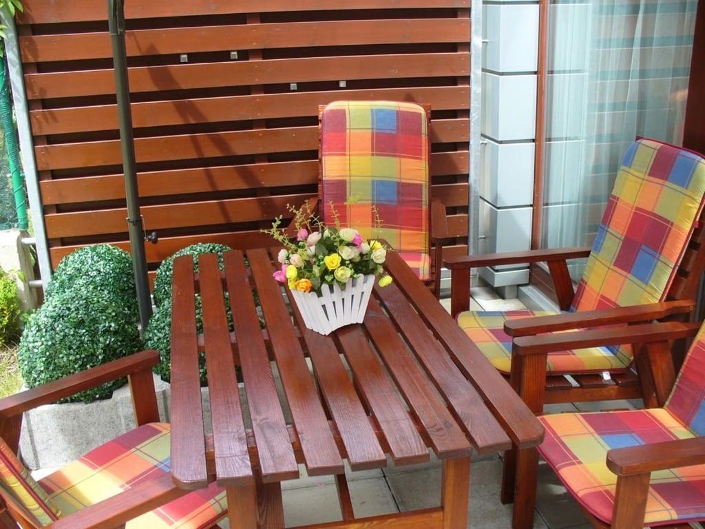 Garden Apartment With Garage In Central Praga Zewnętrze zdjęcie