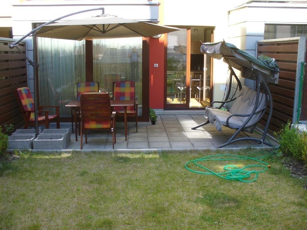 Garden Apartment With Garage In Central Praga Zewnętrze zdjęcie