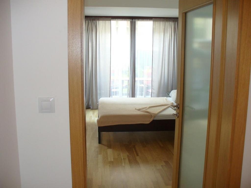Garden Apartment With Garage In Central Praga Zewnętrze zdjęcie